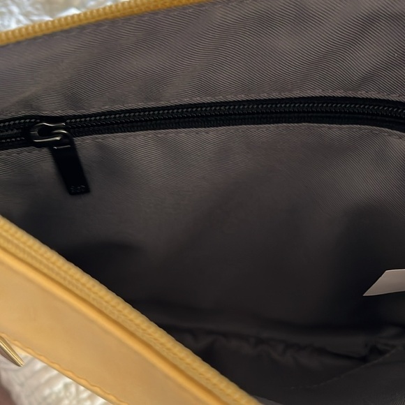 Open Story Women’s Straw Colored Wristlet With RFID NWOT - Picture 8 of 8